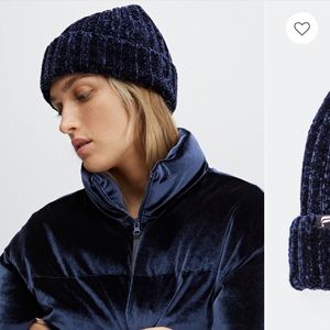 Velour beanie in deep navy! Brand new and very soft!